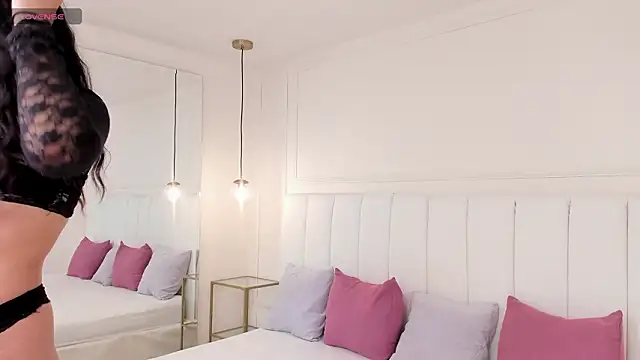 naomi amoretti online show from 7, 3, 2026