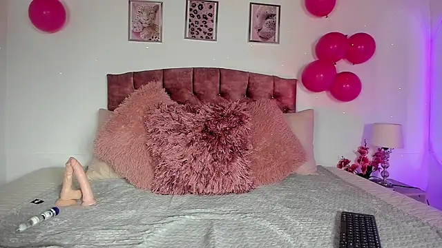 Snapshot of zoe_cute2 chatting on 14, 2, 2026 zoe cute2 online show from 14, 2, 2026