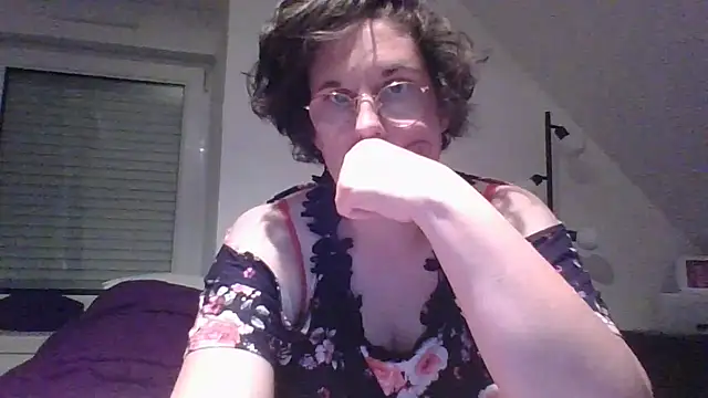 OIseauNoir88 online show from 9, 5, 2026