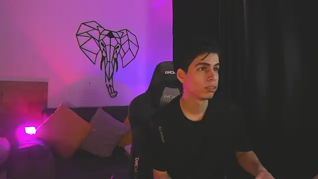 Snapshot of juan_posada chatting on 4, 2, 2026 juan posada online show from 4, 2, 2026