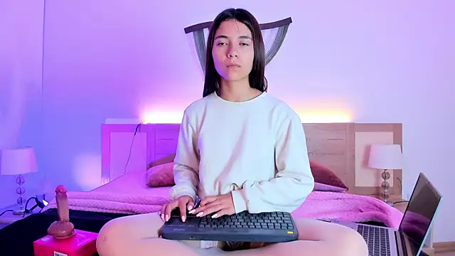 LiaJohnnson  online show from 17, 2, 2026