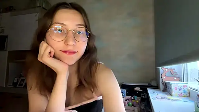 Miaaa Moon online show from 6, 4, 2026