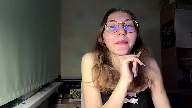 Snapshot of Miaaa_Moon chatting on 8, 6, 2026 Miaaa Moon online show from 8, 6, 2026