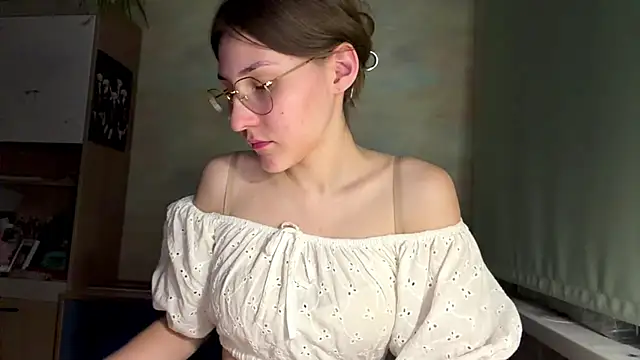 Snapshot of Miaaa_Moon chatting on 14, 7, 2026 Miaaa Moon online show from 14, 7, 2026