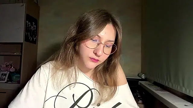 Miaaa Moon online show from 17, 5, 2026