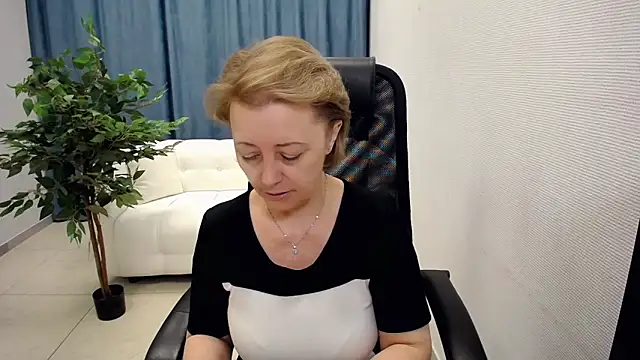 Snapshot of MONA_W chatting on 30, 4, 2026 MONA W online show from 30, 4, 2026