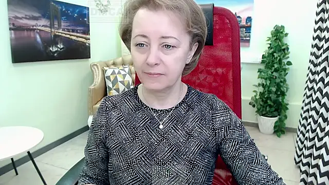 MONA W online show from 5, 4, 2026