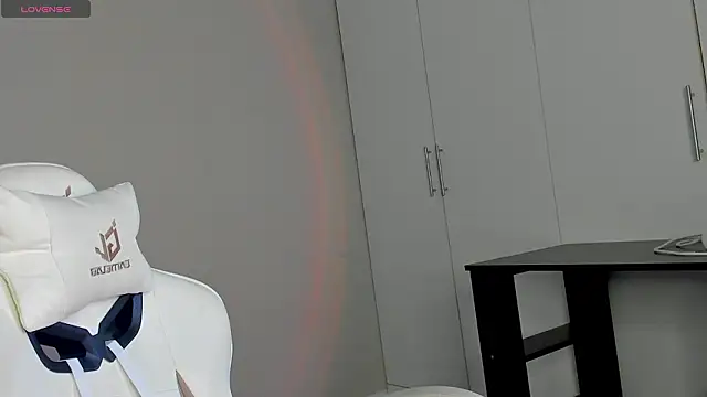 Snapshot of Leah_Castro chatting on 15, 2, 2026 Leah Castro online show from 15, 2, 2026