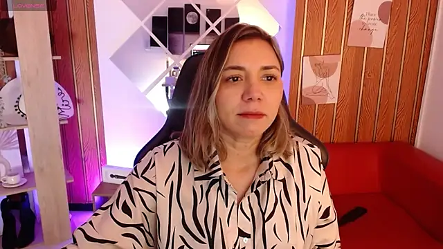 Snapshot of milfsecret69 chatting on 7, 7, 2026 milfsecret69 online show from 7, 7, 2026