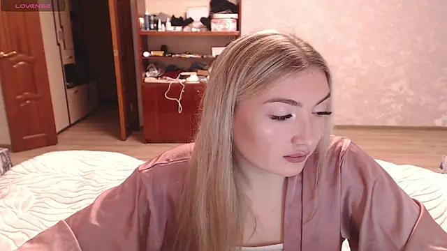 Snapshot of MiraRoy chatting on 8, 2, 2026 MiraRoy online show from 8, 2, 2026