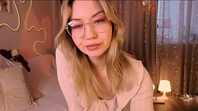 lusciousslily online show from 2, 3, 2026