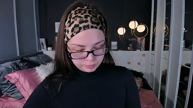 Maykinkya online show from 25, 2, 2026