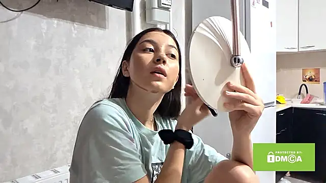 Snapshot of ZyntraLoom chatting on 25, 2, 2026 ZyntraLoom online show from 25, 2, 2026