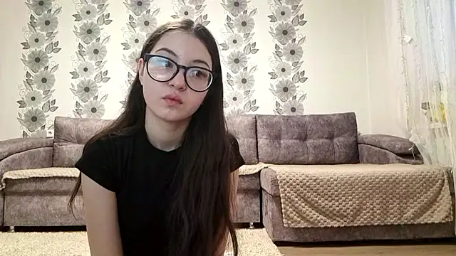 Snapshot of ZyntraLoom chatting on 8, 2, 2026 ZyntraLoom online show from 8, 2, 2026