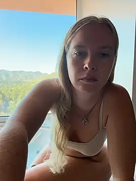 Snapshot of Ellie-rosee chatting on 25, 6, 2026 Ellie-rosee online show from 25, 6, 2026