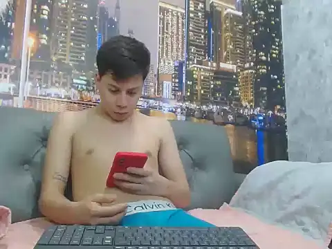 santiago xxxcol online show from 17, 4, 2026