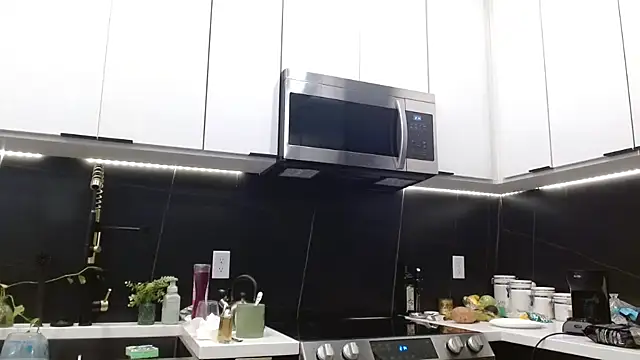 HazelSkyesChat online show from 8, 4, 2026