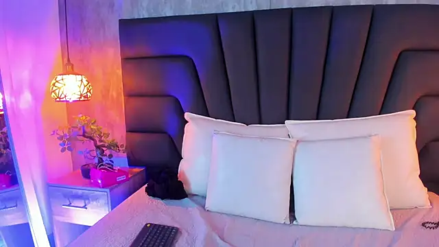 Maya curvy online show from 15, 3, 2026