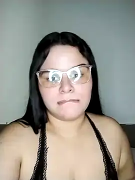 SamanthaStonee online show from 5, 4, 2026