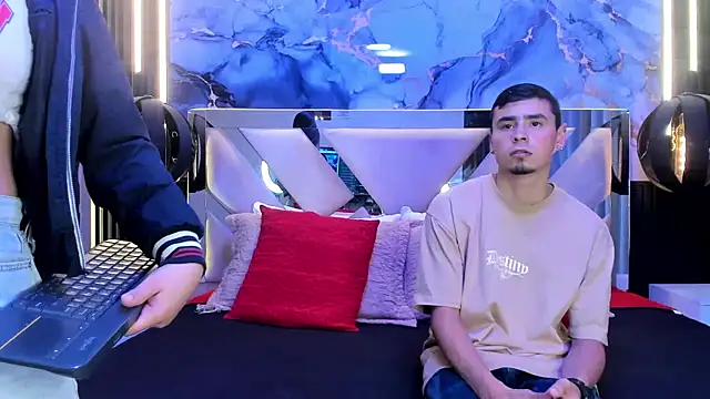 ChloeandAdam online show from 25, 3, 2026