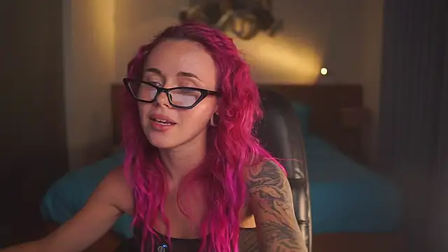 Sarah Pink online show from 10, 6, 2026