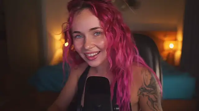 Snapshot of Sarah_Pink chatting on 4, 7, 2026 Sarah Pink online show from 4, 7, 2026