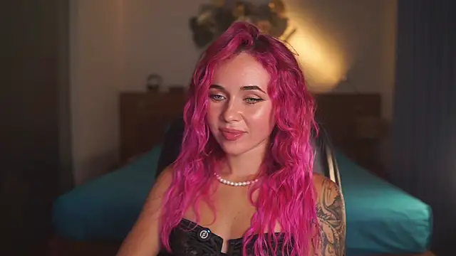 Sarah Pink online show from 25, 4, 2026