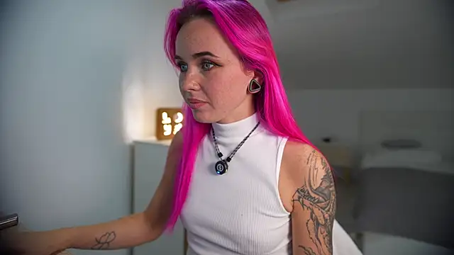 Snapshot of Sarah_Pink chatting on 27, 9, 2025 Sarah Pink online show from 27, 9, 2025