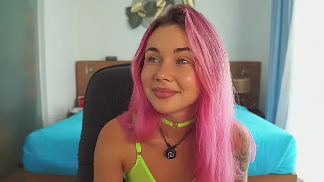 Sarah Pink online show from 21, 12, 2025