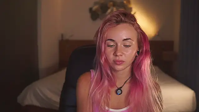 Sarah Pink online show from 5, 4, 2026