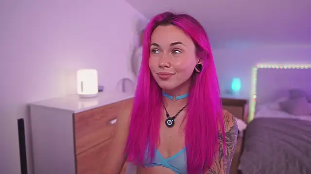 Snapshot of Sarah_Pink chatting on 11, 9, 2025 Sarah Pink online show from 11, 9, 2025