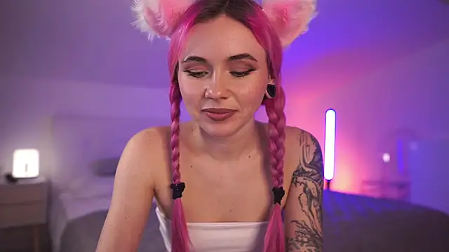 Snapshot of Sarah_Pink chatting on 9, 3, 2025 Sarah Pink online show from 9, 3, 2025