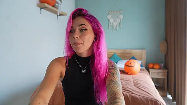 Snapshot of Sarah_Pink chatting on 30, 10, 2025 Sarah Pink online show from 30, 10, 2025