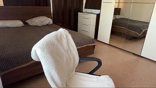 TinaScarlet online show from 10, 4, 2026