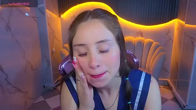 Ariana18 b online show from 1, 6, 2026