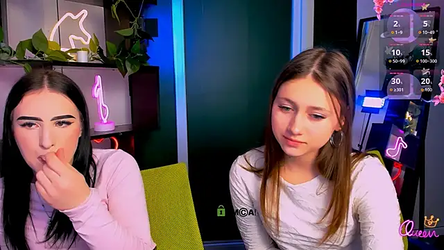 arianaa cat online show from 24, 3, 2026