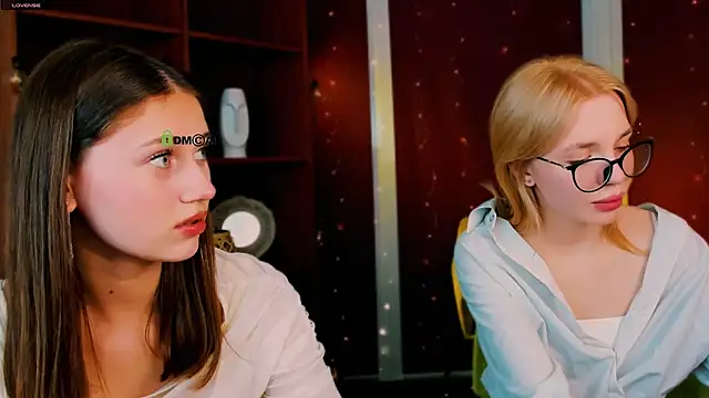 arianaa cat online show from 14, 4, 2026