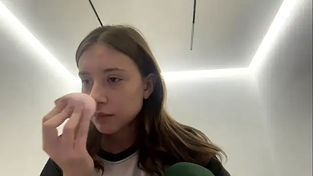 SofiaBlumer online show from 7, 2, 2026