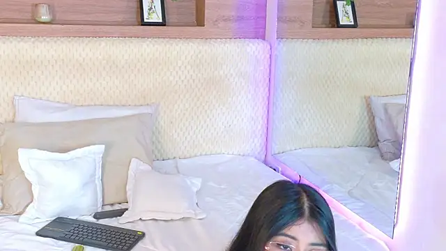 VioletBloomm online show from 28, 2, 2026