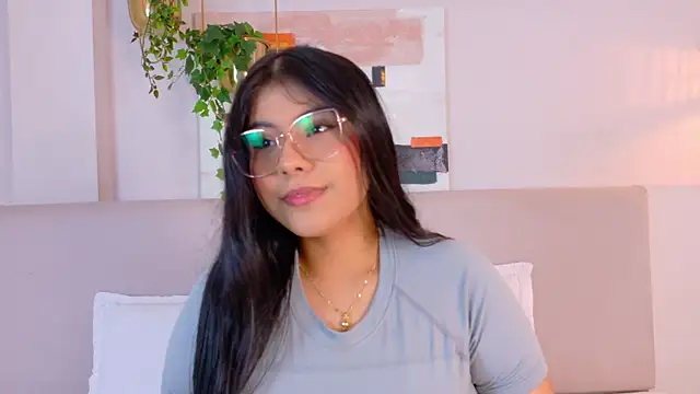 VioletBloomm online show from 25, 5, 2026