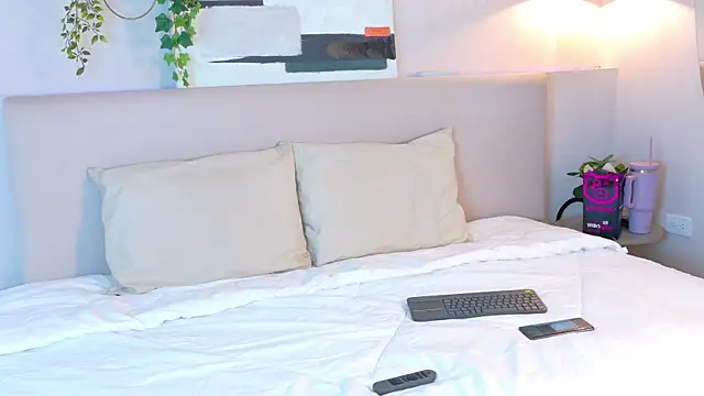 VioletBloomm online show from 7, 2, 2026