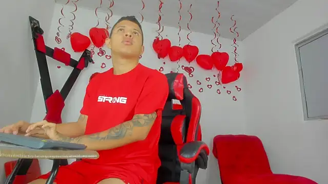 Snapshot of Steven_and_Camilo18 chatting on 16, 2, 2026 Steven and Camilo18 online show from 16, 2, 2026