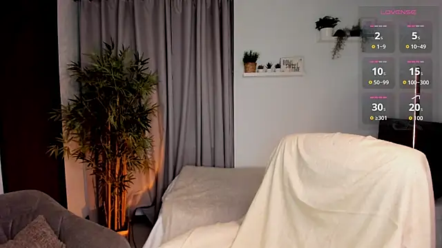 Snapshot of moonhelen chatting on 12, 7, 2026 moonhelen online show from 12, 7, 2026