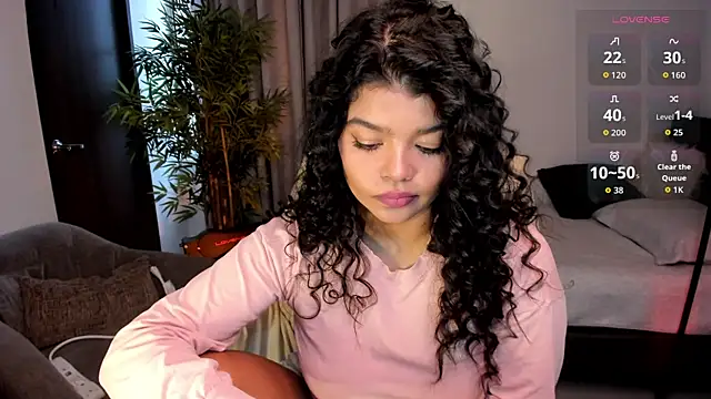 Snapshot of moonhelen chatting on 7, 6, 2026 moonhelen online show from 7, 6, 2026