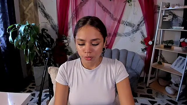 CarolineFyre online show from 31, 5, 2026