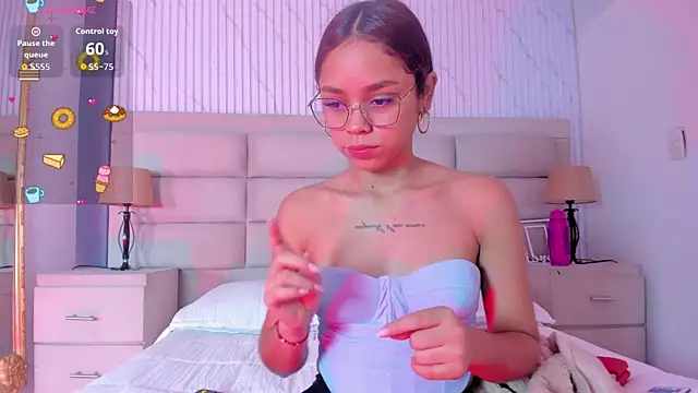 Snapshot of CarolineFyre chatting on 24, 2, 2026 CarolineFyre online show from 24, 2, 2026