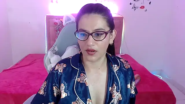 Snapshot of snowhot-69 chatting on 12, 5, 2026 snowhot-69 online show from 12, 5, 2026