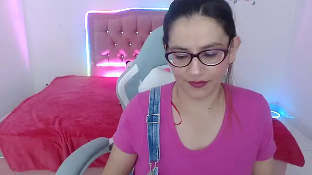 Snapshot of snowhot-69 chatting on 20, 4, 2026 snowhot-69 online show from 20, 4, 2026