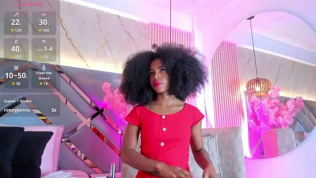 Snapshot of EmmaLovve chatting on 7, 2, 2026 EmmaLovve online show from 7, 2, 2026