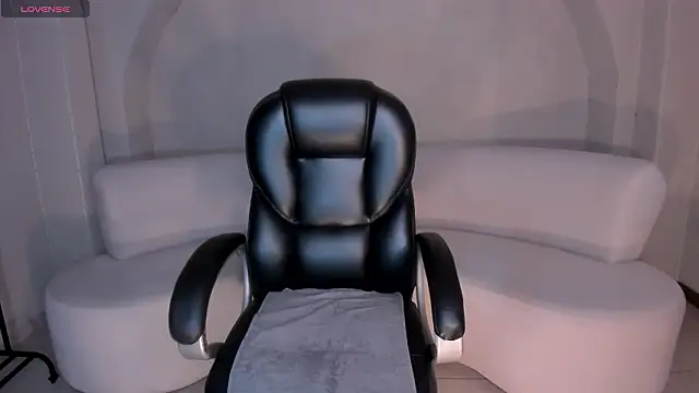 IsabellaMorettiX online show from 13, 3, 2026